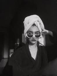 Black And White Glasses Wallpaper Pin By Emily Daniels On Me In 2020 White Aesthetic Photography Black And White Aesthetic Girl With Sunglasses
