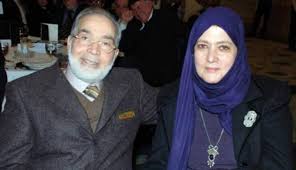 نرحب بكم في موقعنا ساحه العلم ونود أن نقوم بخدمتكم على أفضل وجه ونسعى الى توفير حلول للالغاز التي تطرحوها من أجل أن نساعدكم في الاجابه عليها ولذلك نقدم لكم حل اللغز. Ø®Ø§Øµ Ù„Ù‡Ø§ Ø­Ù‚ÙŠÙ‚Ø© ÙˆÙØ§Ø© Ø´Ù…Ø³ Ø§Ù„Ø¨Ø§Ø±ÙˆØ¯ÙŠ Ù…Ù†Ø° Ø¹Ø§Ù… ÙˆØ²ÙˆØ¬Ù‡Ø§ ÙŠØ®Ø±Ø¬ Ø¹Ù† ØµÙ…ØªÙ‡ Laha Magazine