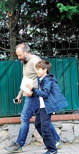 May 20, 2021 · 2009 yılında nikah masasına oturan oyuncu bergüzar korel ve halit ergenç, ilk çocukları ali'yi 2010'da kucaklarına almıştı.korel ve ergenç, geçtiğimiz yıl mart ayında çocukları. Vatanim Sensin Berguzar Korel Halit Ergenc Fan Facebook