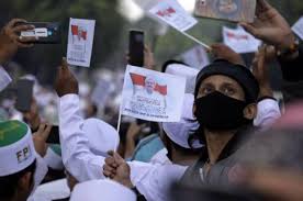 Dalam kesempatan itu, habib rizieq memastikan kehadirannya di reuni 212, sabtu (2/12) panitia memperdengarkan suara habib rizieq lewat pengeras suara di lokasi kongres nasional alumni 212. Pengibaran Bendera Habib Rizieq Di Rumah Alumni 212 Bakal Naikkan Tensi Politik