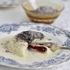 Germknodel Mit Vanillesauce Und Mohnzucker Rezept Vanillesauce Rezepte Germknodel Rezept