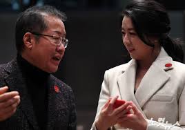 3월 9일, 서울 여의도 자유한국당 당사에서 영입 인사 환영식이 열렸습니다. ë°°í˜„ì§„ Tví™ì¹´ì½œë¼ ì˜¬ì¸ ìœ„í•´ ëŒ€ë³€ì¸ ì‚¬ìž„ ë…¸ì»·ë‰´ìŠ¤