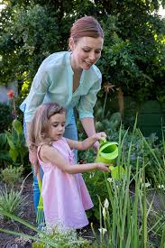All paints and stains are water based, making it a safer and cleaner product than those made with oil based paints. Amazon Com Everearth Childrens Gardening Bag With Tools Ee33646 Multi Toys Games
