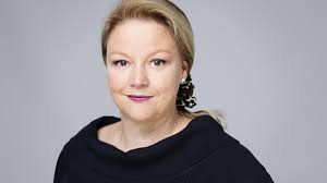 Zähne: Macht sie Backpulver weiß? Zahnärztin räumt mit 10 Mythen auf