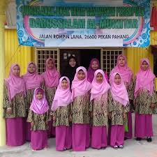 Orang yang menyantuni anak yatim di dunia akan menempati kedudukan yang tinggi di surga dekat dengan kedudukan rasulullah shallallahu 'alaihi wa sallam2. Rumah Anak Anak Yatim Dan Miskin Darussalam Al Mukhtar Pekan Pahang Home Facebook