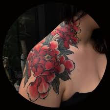 針筆云 澳洲紋身師 jamie august 以槍代筆牡丹入墨 香港01 第二身 tattoos flower tattoo