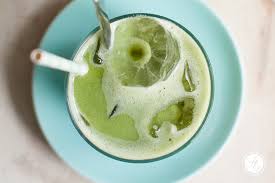 The slightly bitter matcha flavor mixes with (in this case). Iced Matcha Latte Grune Erfrischung Und Das Thailandische Geschmacks Geheimnis Feiertaglich Das Schone Leben