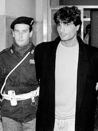 Luigi giuliano (napoli, 3 novembre 1949) è un ex mafioso e collaboratore di giustizia italiano. How The Neapolitan Camorra Used Diego Maradona And What Happened To The Giuliano Clan