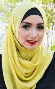 Ia anak dari pasangan iwan siregar yang memiliki keturunan darah belanda dan yanny christina yang memiliki darah sunda. Bold Beautiful Citra Kirana Wanita Cantik Jilbab Cantik Kerudung