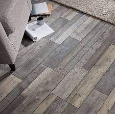 Parquet stratifié castorama de salon couleur pin. Sol Stratifie A Clipser Dunwich Bois Fantasy Grise 8 Mm L 129 X L 28 2 Cm Castorama