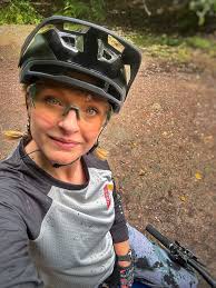 Enjoyed the bonus bike today! Even if we had thunder, sunshine and  torrential rain 😆 Getting some bike time in ahead of @steelcityseries  Getting nervous already! @passengerclothing #MyEscapism #OurPlaygrounds  #roamerscollective #roamfree #melonoptics #