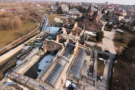The battle started after mehmed, who already had tense relations with vlad, discovered his alliance with hungary's king matthias corvinus and ordered his forces to ambush him. Curtea DomneascÄ Din TargoviÈte Wikipedia
