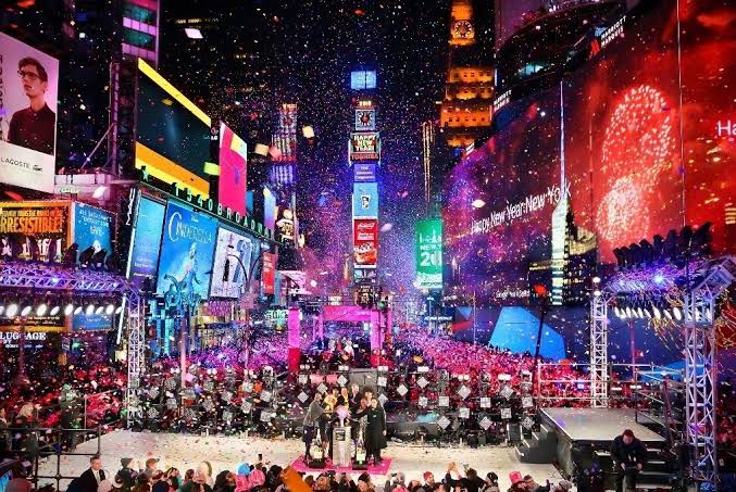 Times Square quảng trường sôi động nhất New York