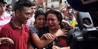 Artículos, videos, fotos y el más completo archivo de noticias de colombia y el mundo sobre martín elías. El Dolor De Una Madre Patricia Acosta Al Recibir El Cuerpo De Su Hijo Martin Elias