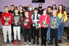 Erin langworthy, 22, went bungee jumping on new year's eve but got more than she signed up for: Time For Good Deeds And New Year S Miracles Belorusskij Fond Mira