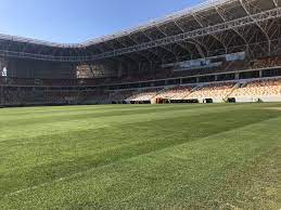 Ön eleme turu'nda perşembe günü oynanacak olimpija ljubljana karşılaşmasında uefa'ya verilen listede ismi olmadığı için forma. Yeni Malatyaspor Saha Zeminini Paylasti
