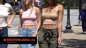 Три подружки на улице без лифчика - BEST XXX TUBE