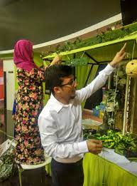 Jangan berlebihan berhias pada hari raya. Preparation Meriahnya Syawal Kg Parit 11 Suria Amanda