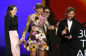 Beyonce broke the record for most grammy wins for a female artist, surpassing allison krauss. Bx8iadh52fesm