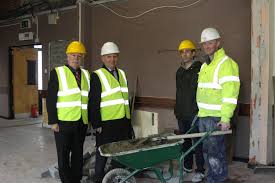 זנזורי הוא איש עסקים איטלקי יהודי. ×©×™×¨ ××œ×ž×œ×™×— ×¨×§×¢ ×›×œ×œ×™ ×'×œ×•×' Waecdirects