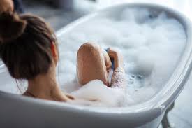 Fare l'amore in acqua è sogno proibito di molte donne e. Come Usare Lo Spumante Da Bagno Lush