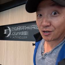 Eating at the FIRST "Chase Sapphire Airport Lounge" in America!