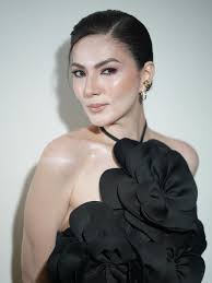 About last night 💙….since I'm working tom we decided to celebrate my bday  last night. 🎂🎊🎈🍷 my heart is full 💕 thank you to my family. I love you  all! Missing you