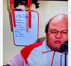 Who is the blondish middle aged guy who appears as an extra in many  Seinfeld episodes?