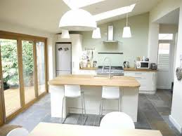 Avec nos astuces diy ikea pour la cuisine vous allez découvrir comment créer un ilot central, aménager des rangements, fabriquer un bar, poser une étagère et. Une Jolie Cuisine Avec Ilot Central Ikea En Bois Clair Listspirit Com Leading Inspiration Culture Lifestyle Magazine