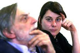 Lo so da quando avevo tredici anni da allora mi sono innamorata di uomini e di donne o ancora meglio. Nrp0w8hfvck0lm
