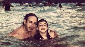Recordemos que además de la buena relación de charly garcia con la familia cerati, hay un parentesco, ya que lisa, hermana de benito. El Antes Y El Ahora De Benito Y Lisa Los Hijos De Gustavo Cerati Que Nacieron En Chile Guioteca