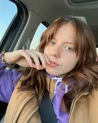 Amber Cluff's Instagram, Twitter & Facebook