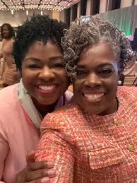 dia ada port lepak luar ?