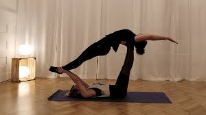 Diese drei alten lehren bilden das fundament für eine einzigartige. Frei Wie Ein Vogel Mit Acroyoga Loslassen Abheben Und Kopfuber Ins Gluck Chilli Freiburg Stadtmagazin