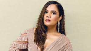 Politics is an important component of our society and in recent times, with the advent of social media, it has become popular even among the youth who earlier weren't that interested. Madam Chief Minister 2021 Review Star Cast News Photos Cinestaan