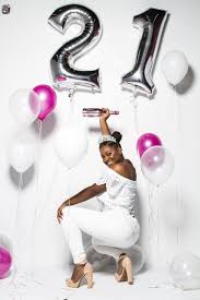 Outfit 21st Birthday Classy Birthday Photoshoot With Friends Pin By Noelle Rolle On 21st Birthday Photoshoot Birthday Photoshoot 21st Birthday Pictures 21st Birthday Photoshoot