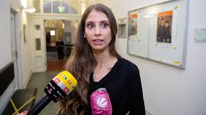Januar 1988 in dachau als catherine fischer ) ist eine deutsche influencerin und moderatorin. Munchen Cathy Hummels Gewinnt Erneut Prozess Munchen Sz De