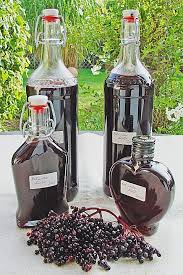 Holunderlikor Ein Schones Rezept Aus Der Kategorie Herbst Bewertungen 20 Durchschnitt O 4 4 Holunderbeerenlikor Schnaps Rezepte Milchgetranke