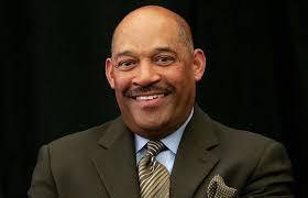 Apple names ex-Boeing CFO to board, diversifying its ranks