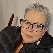 Curiosidades da Cidade de Santos Favela no Saboó, 1920. Por volta de 1920,  uma favela começava a se formar nos fundos do Cemitério da Filosofia, no  bairro do Saboó. A foto foi