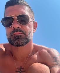 Joseph Folmar (@josephtiltedrose) • Instagram photos and videos