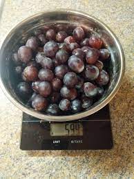 Calories, fat, protein, and carbohydrate values for for grapes and other related foods. A Lot More Grapes For A Lot Less Calories Than I Thought It Would Be 1500isplenty