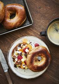 Bagel Dore Cafe Creme Au Yogourt Aux Fruits Trois Fois Par Jour Recipe Cooking Recipes Healthy Oatmeal Recipes Food