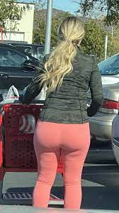Señoras maduras caderonas en calzas ajustadas | Mujeres bellas en la calle