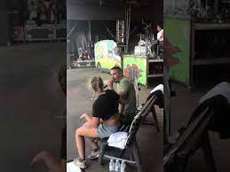 Search, discover and share your favorite lapdance gifs. Ssio Kriegt Lapdance Von Fan Youtube