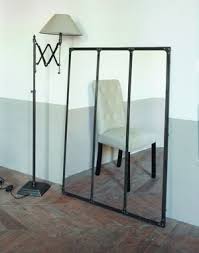 Un Style Industriel Miroir Metal Miroir Maison Du Monde Mobilier De Salon