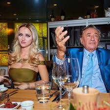 Lugner verrät bei würstel, was tochter nicht akzeptiert. Cathy Lugner Sie Liest Das Tagebuch Ihrer Tochter Leonie Gala De