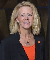 Nicole Edmiston's Instagram, Twitter & Facebook