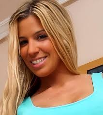 Carol Ferrer's Instagram, Twitter & Facebook