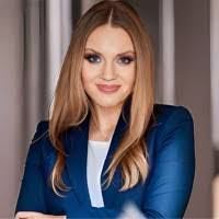 Lisa Schrumpf's Instagram, Twitter & Facebook